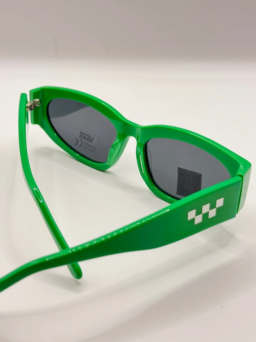 Vans vibrant green